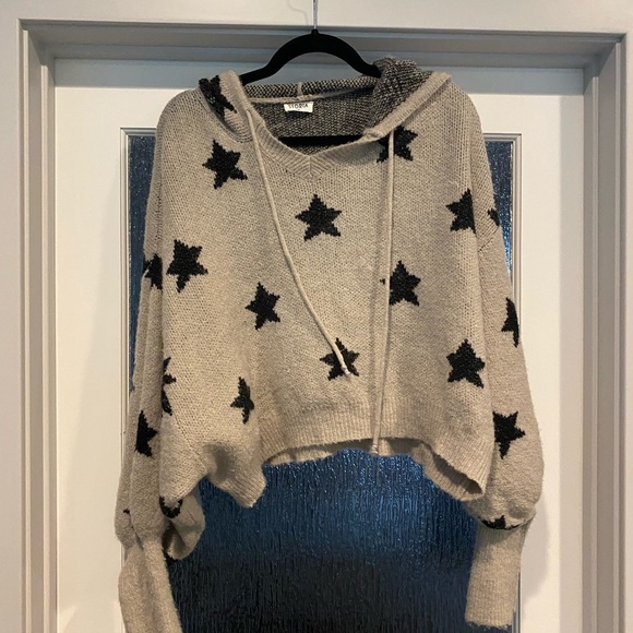 Vici Sweaters - Vici star print cropped hoodie sweater